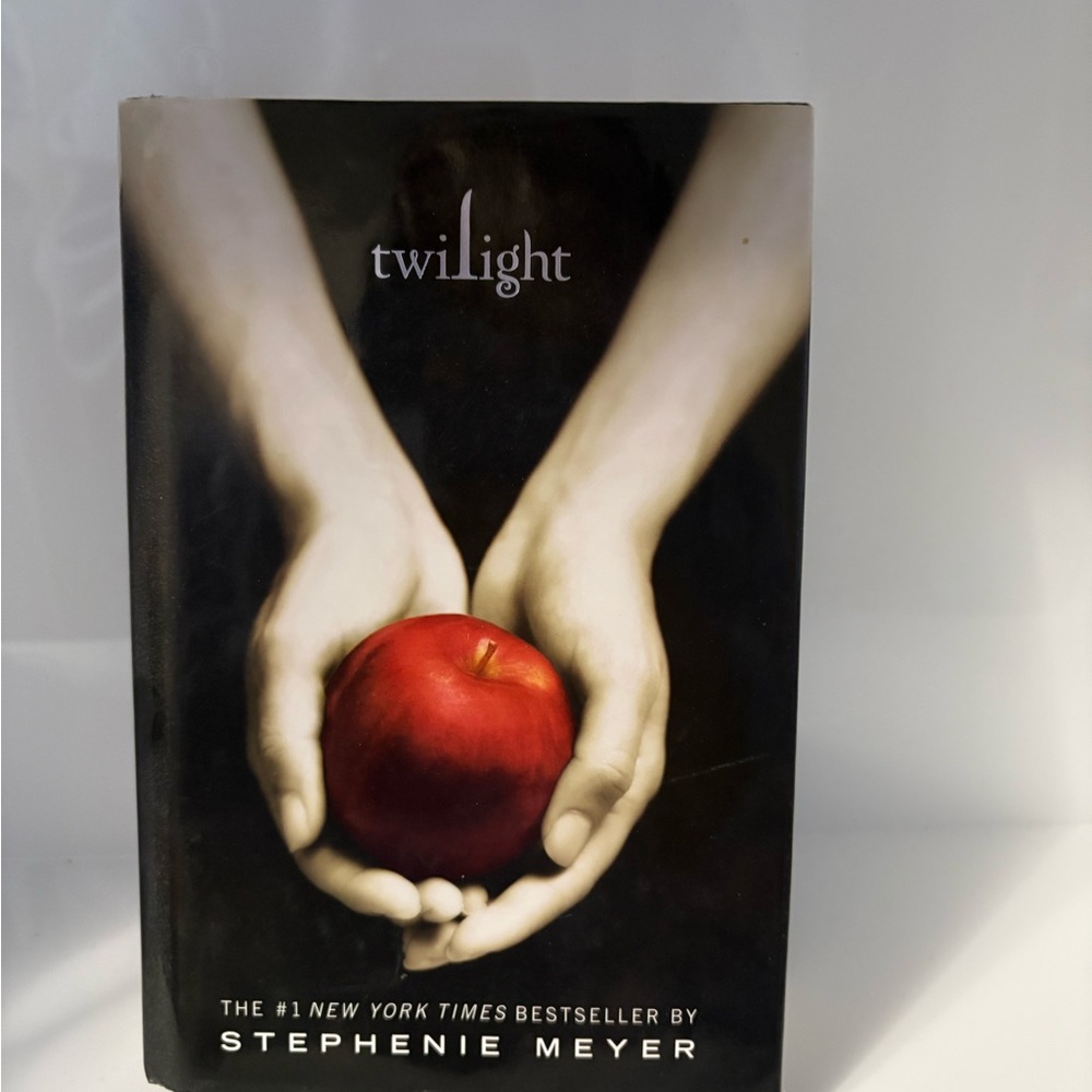 📚 3/$25 📚 Twilight by Stephenie Meyer Book